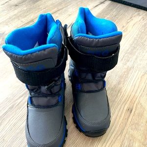 Boys DSG snow boots in perfect condition!